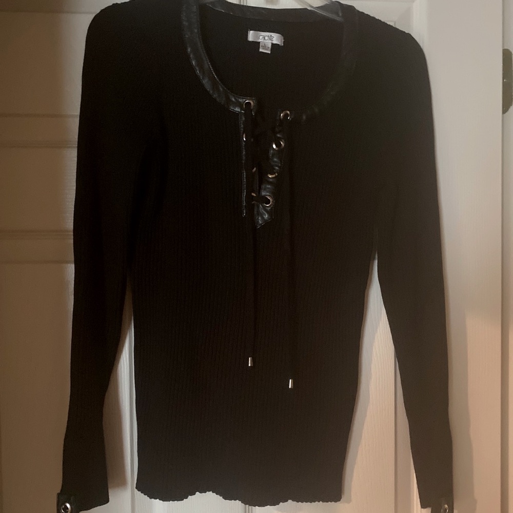 Sweater l/s genuine leather silver grommet lace up